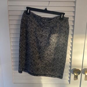 Black and white Medium